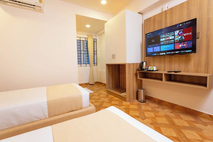 Room 14 of 33