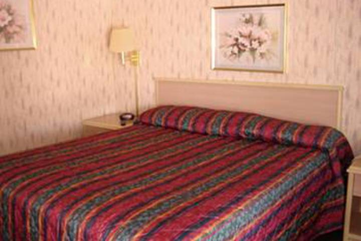 Room 12 of 27