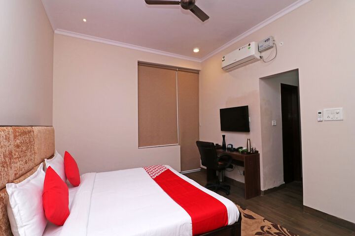 Room 14 of 18