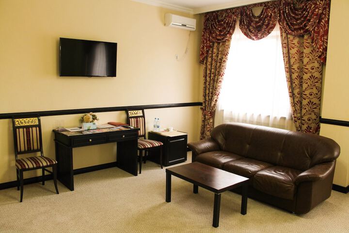 Room 10 of 37