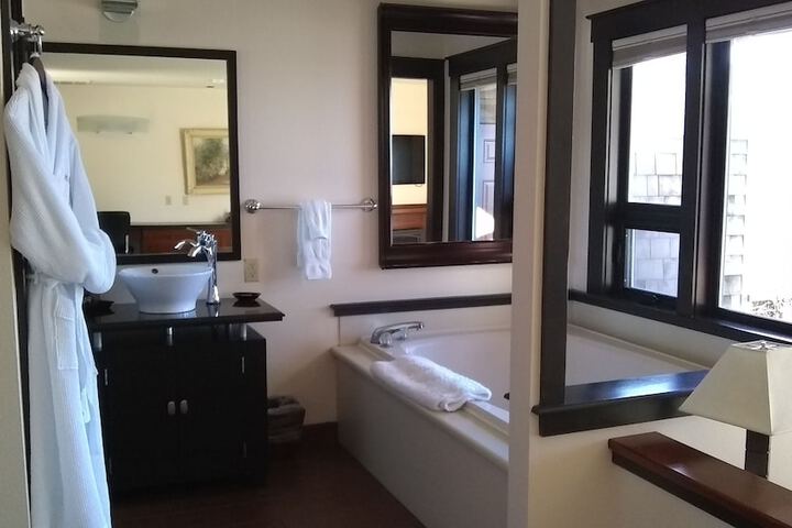 Room 105 of 147