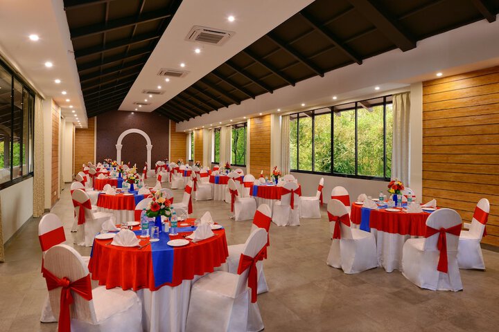 Ballroom/Hall 30 of 34