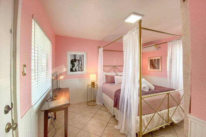Queen Bed Bathtub (8 of 11)