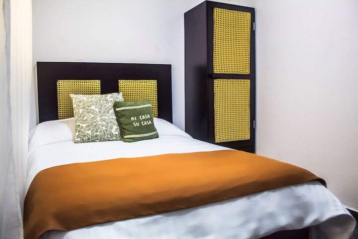 Room 6 of 42