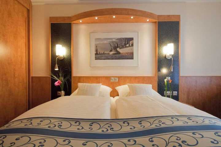 Room 5 of 18