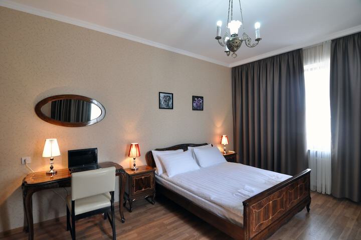 Room 13 of 36