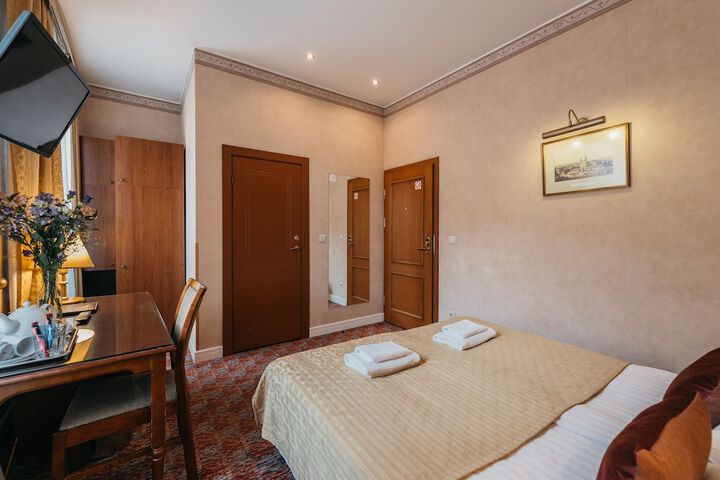 Room 85 of 122