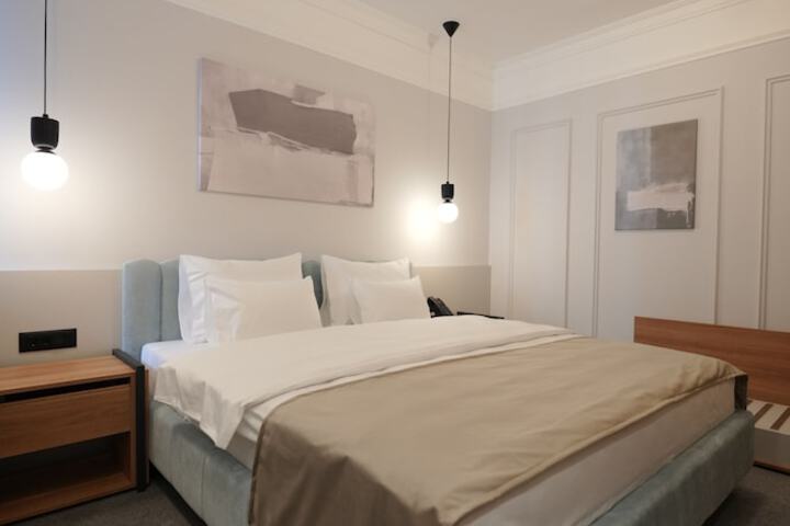 Room 8 of 38
