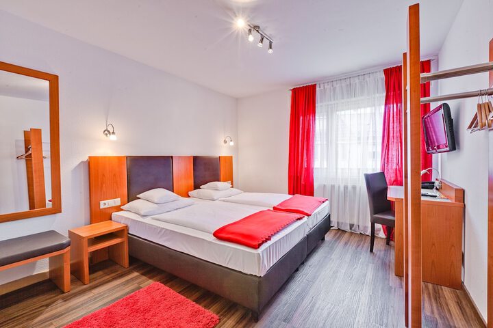 Room 3 of 21
