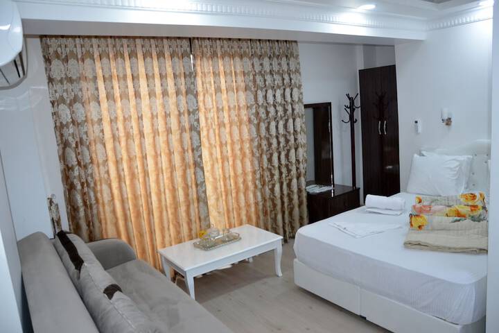 Room 4 of 35