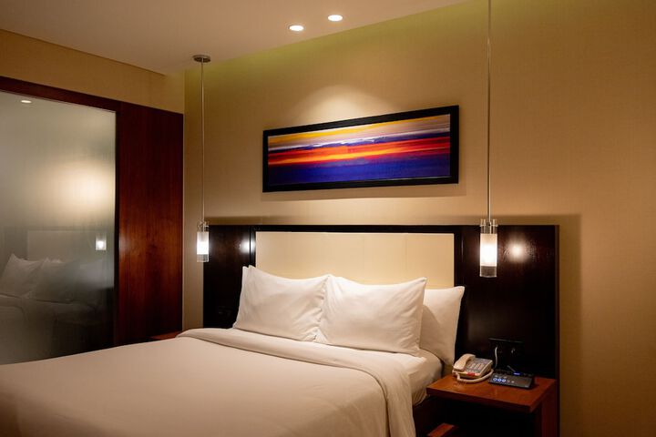 Room 12 of 100