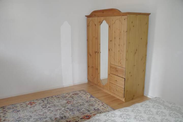 Room 4 of 79