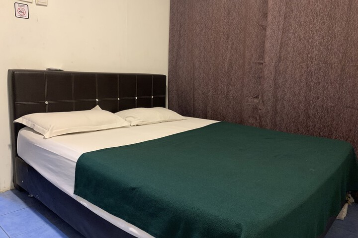 Room 13 of 28