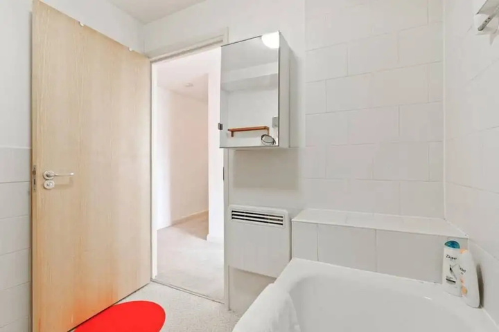 Room 7 of 14