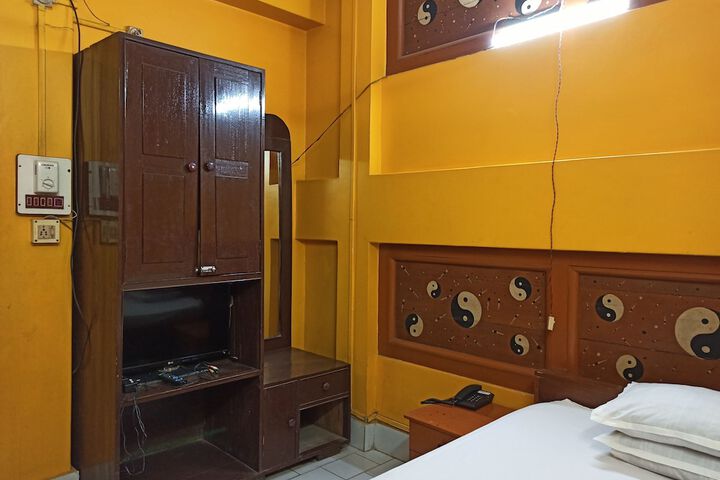 Room 12 of 17