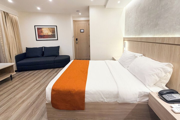 Room 30 of 84