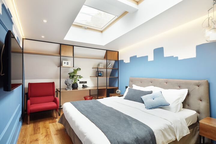 Room 12 of 80