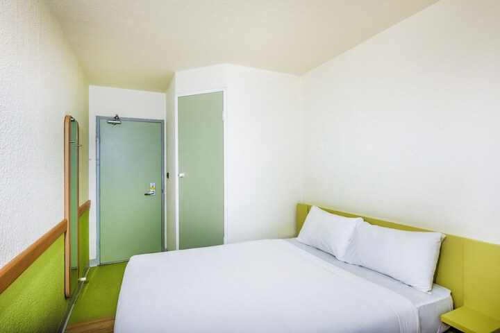 Room 6 of 27