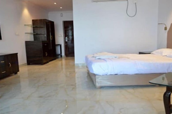 Room 4 of 15