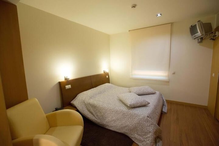 Room 3 of 25