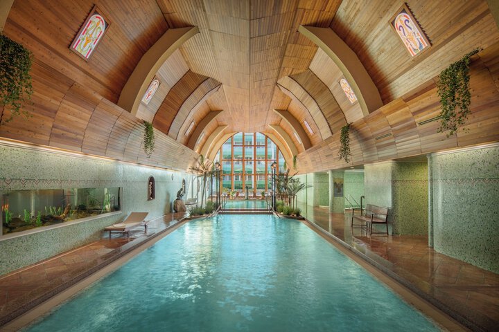 Pool Hotel