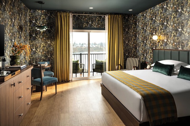Room 16 of 65