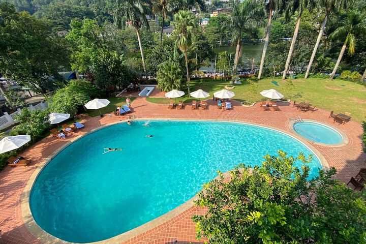 Pool 33 of 67