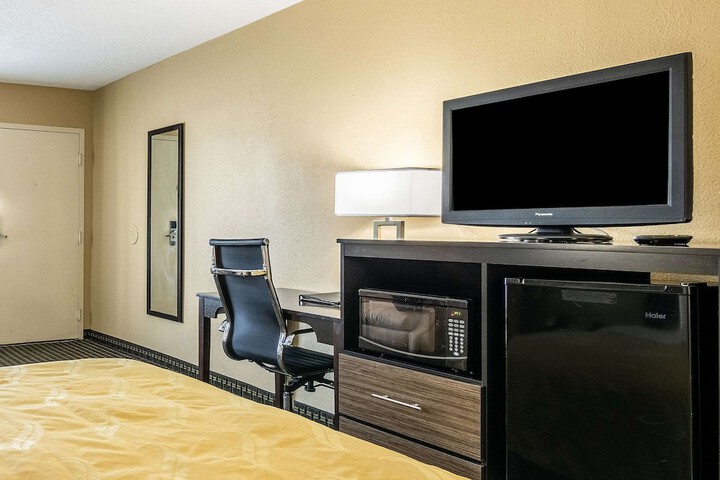 1 King Room (3 of 16)