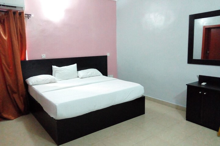 Room 3 of 10