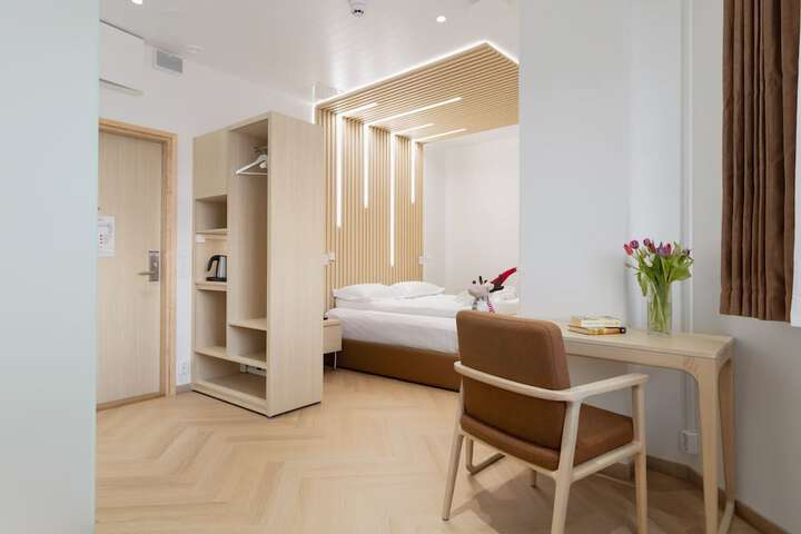 Room 42 of 75