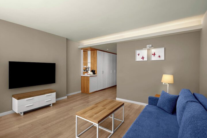 Room 18 of 203
