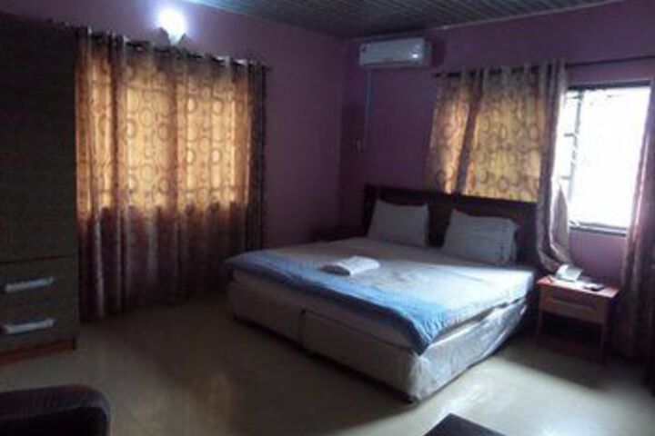 Room 27 of 32