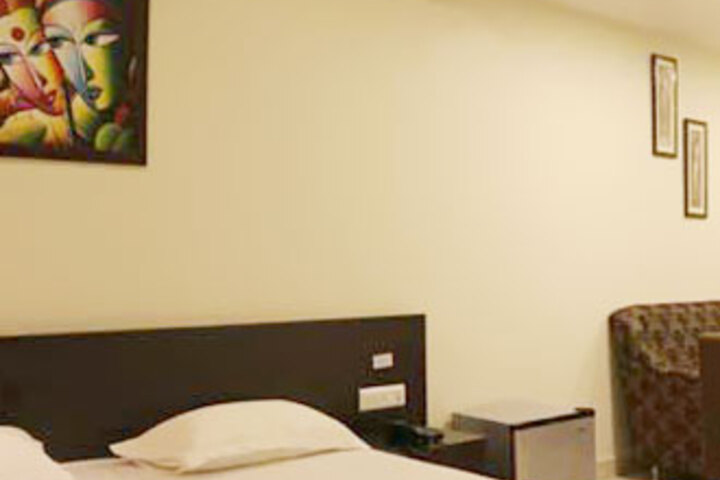 THE MOHINI ROYALE