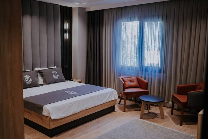 Room 2 of 10