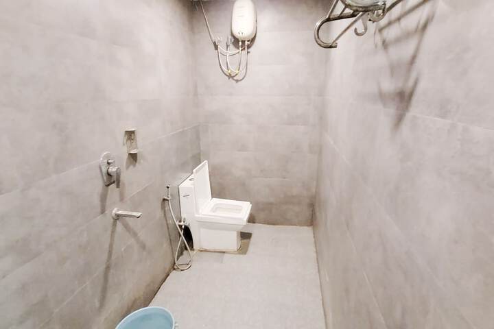 Room 12 of 18