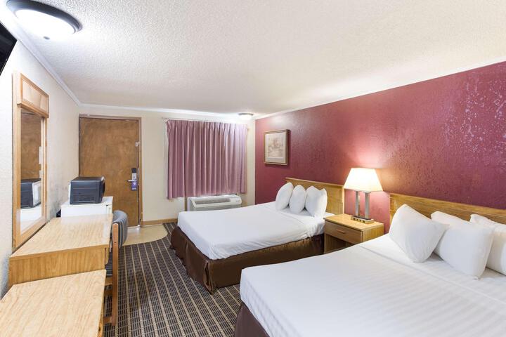 2 Double Beds (2 of 16)