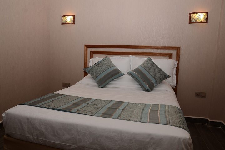 Room 8 of 34