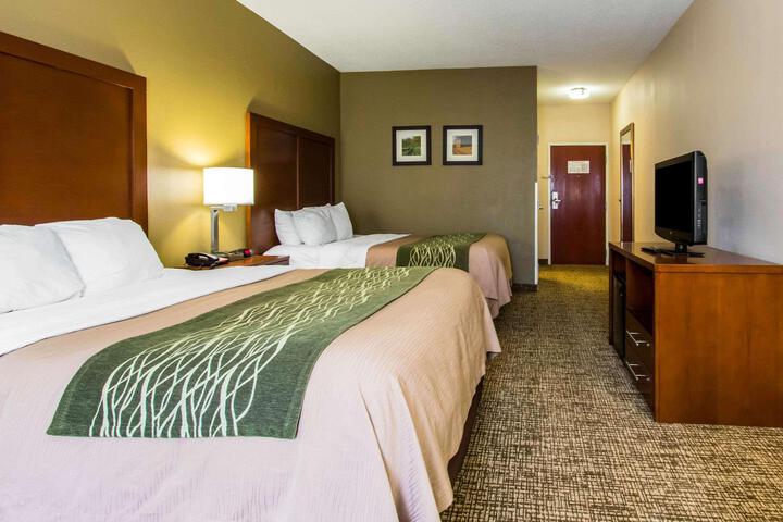 2 Queen Beds (3 of 8)