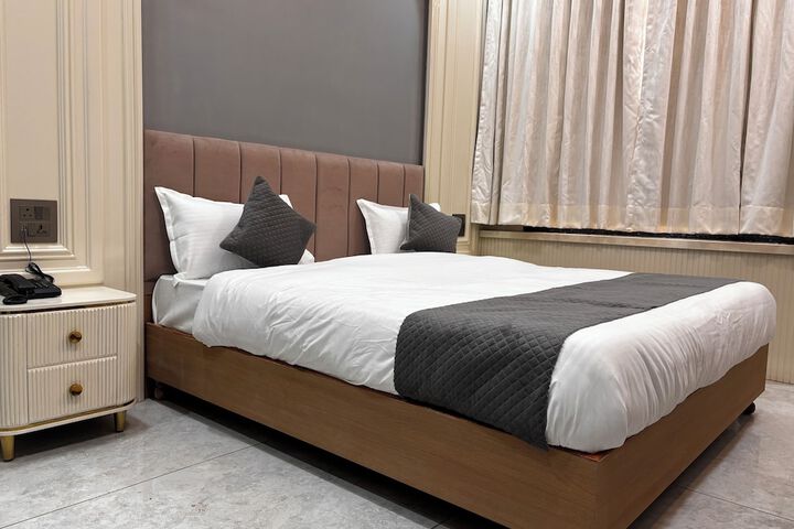Room 7 of 28