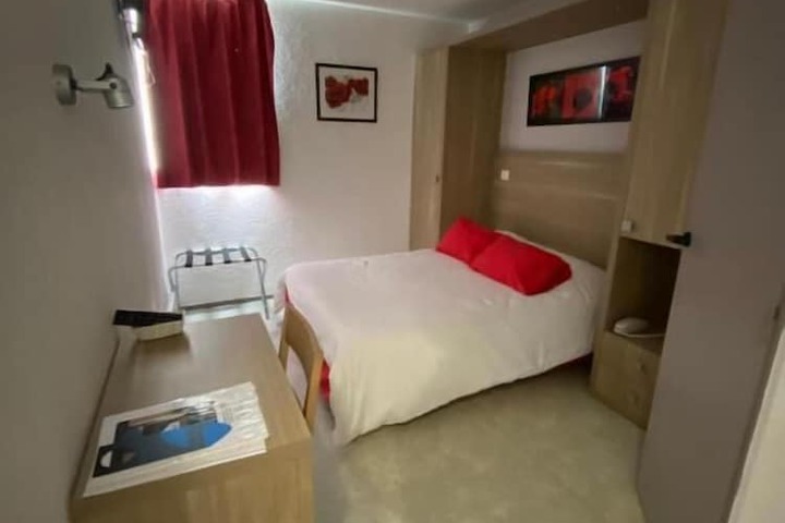 Room 8 of 19