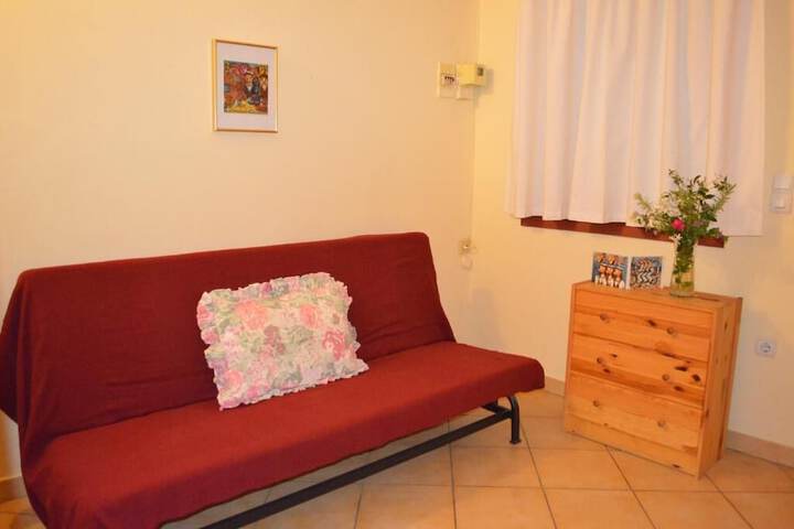 Room 4 of 9