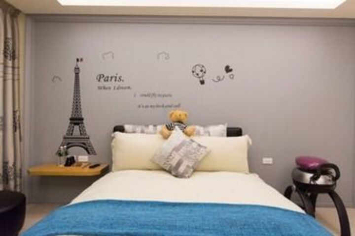 Room 7 of 13