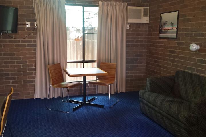 Room 5 of 61
