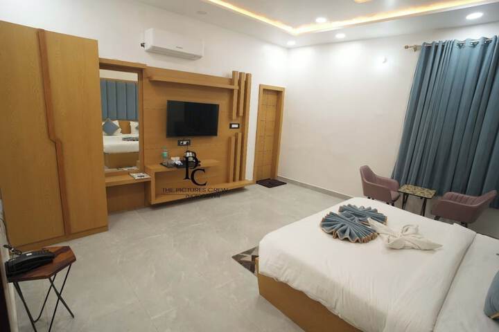 Room 4 of 13