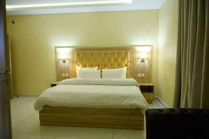 Room 4 of 27