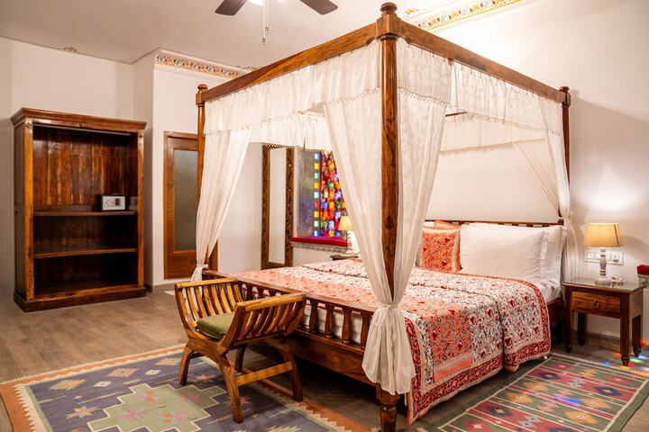 Room 16 of 36