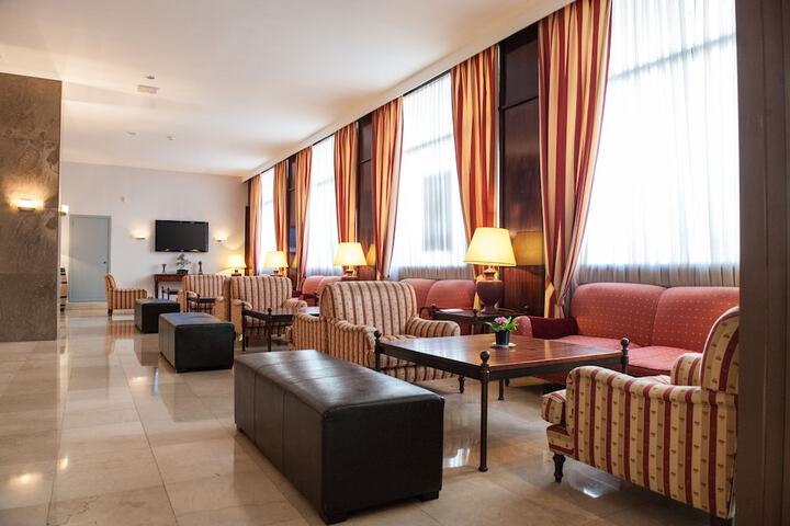 Entrance & Lobby