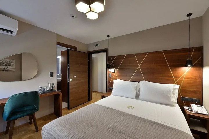 Room 3 of 16