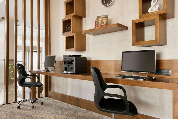 Business Center 43 of 50
