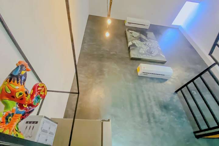 Room 35 of 151